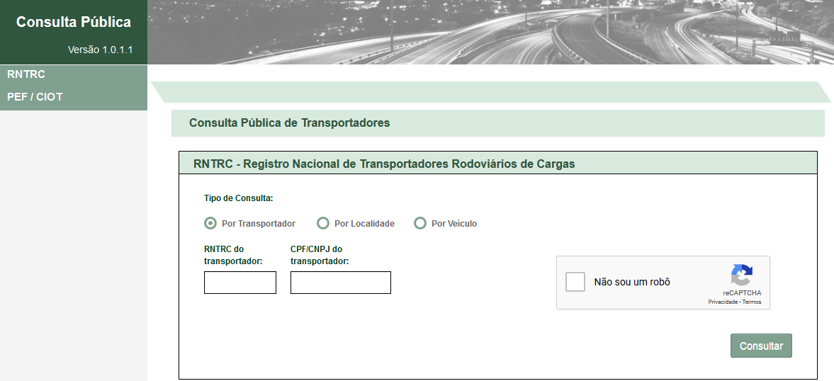 Tela de consulta pública do Registro Nacional de Transportadores Rodoviários de Cargas (RNTRC). Há opções de consulta por transportador, localidade ou veículo. Os campos de entrada incluem o RNTRC do transportador e o CPF/CNPJ do transportador. Um botão de reCAPTCHA e um botão de "Consultar" estão presentes na parte inferior direita da tela.